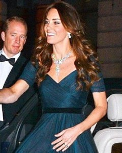 Princess_Kate_Middleton_arrive_at_the_Portrait_Gala_2014-02-11_crop