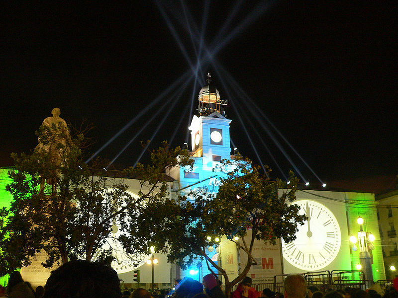 800px-Nochevieja_puertadelsol_2006